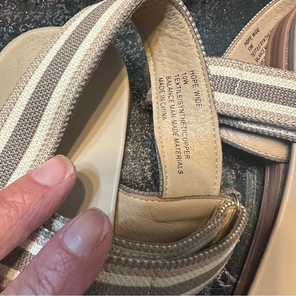 Rhinestone Detailing Elegant White Sandals Size 10 Wide - Picture 5 of 9